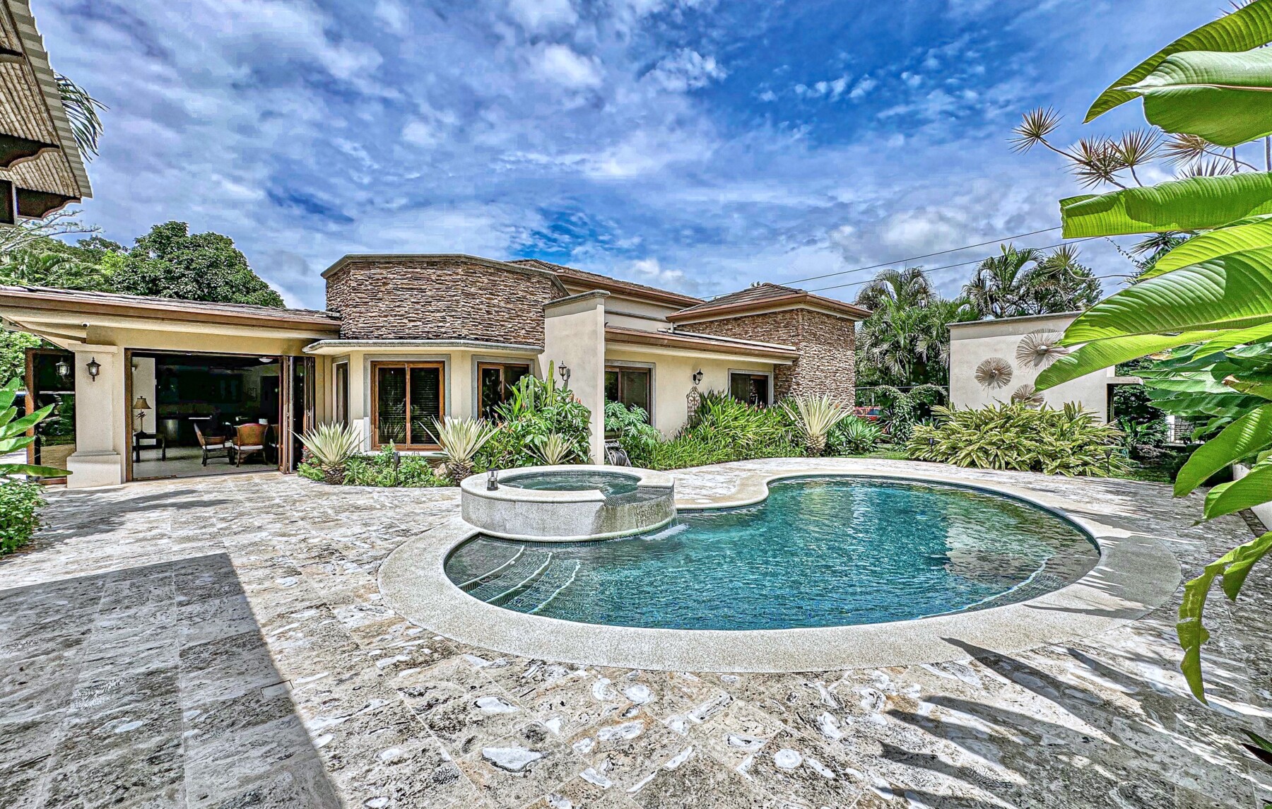 los reyes luxury home on 8th tee golf course