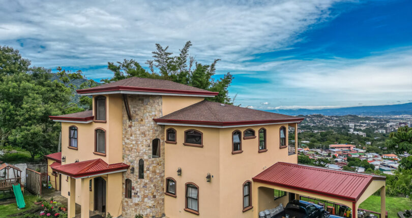 Bamboo Villa & 2 Cottages