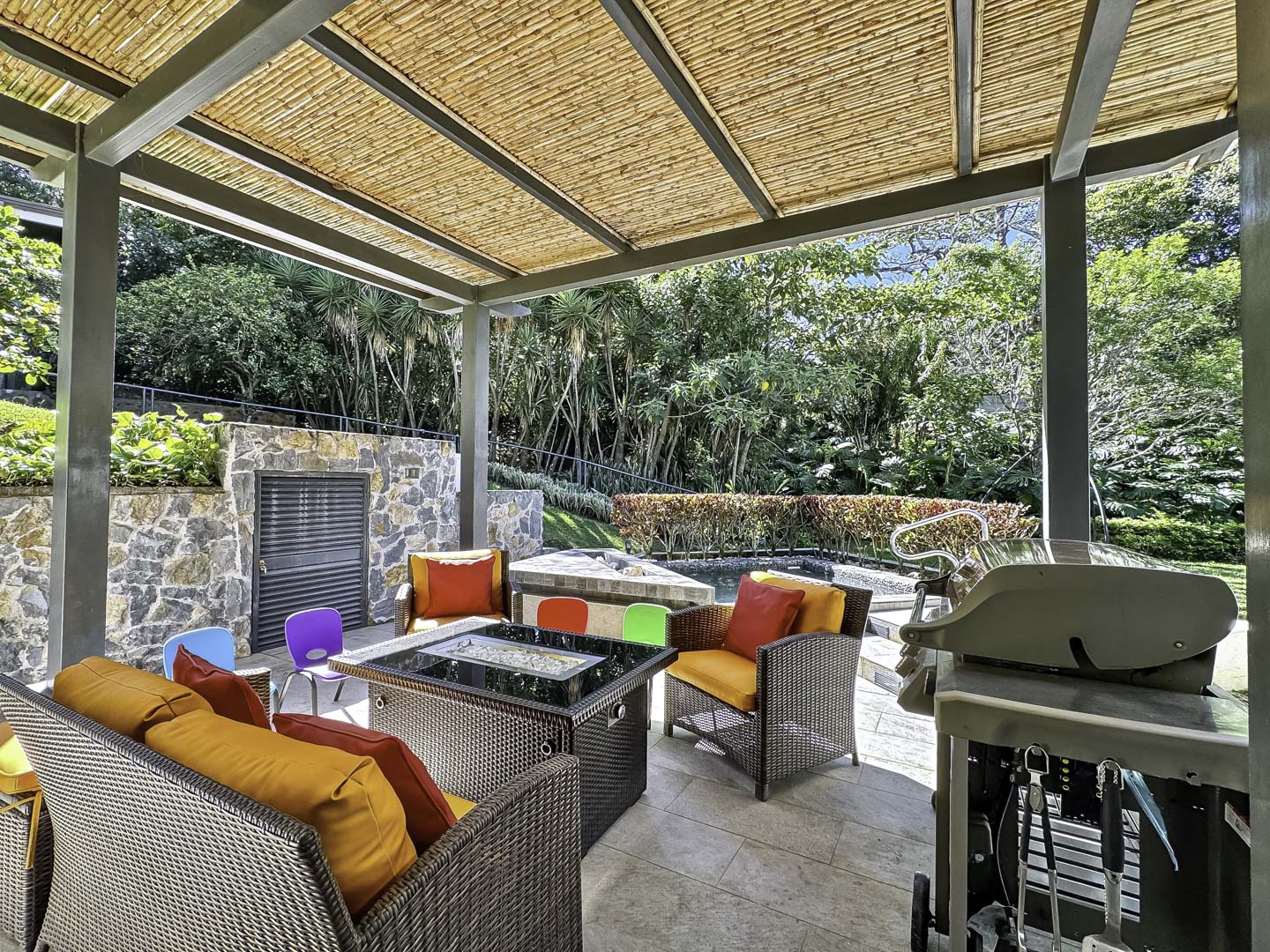 sUMDEE3RRq2UQZCvoNpwug